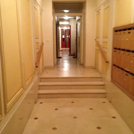 Tour Eiffel Apartment *